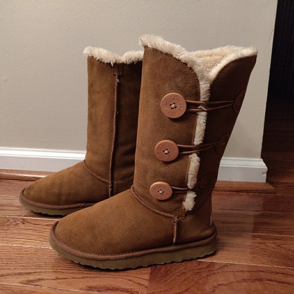 UGG Shoes - 1 DAY SALE💥Women UGG Bailey Button Triplet
